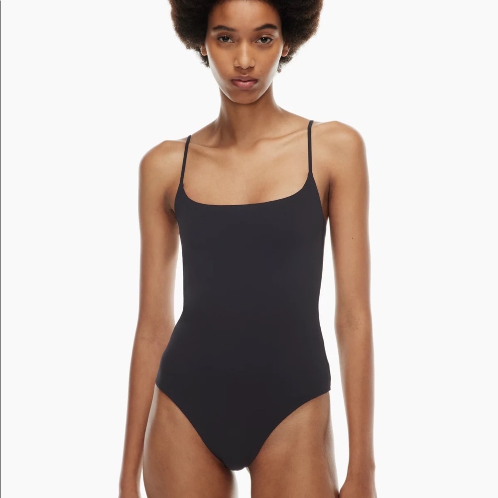 Aritzia black contour spaghetti strap bodysuit size medium